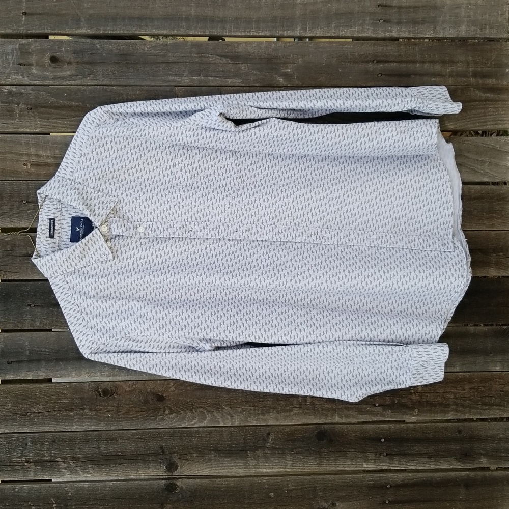 American Eagle Men's shirt